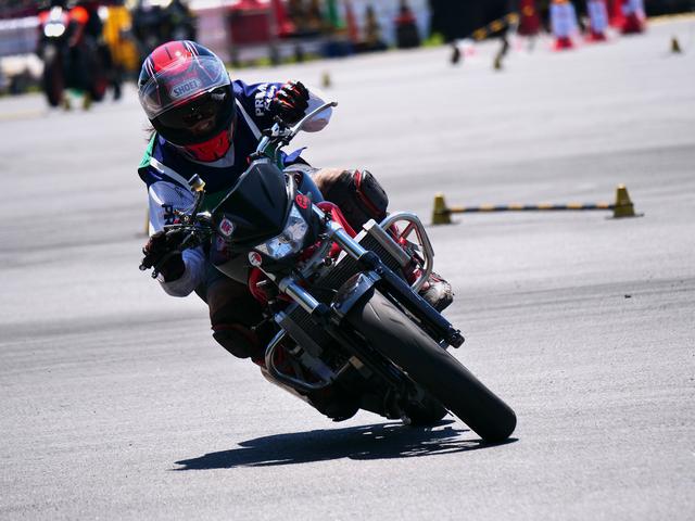 画像: ●レディス総合3位・本間君枝選手(C1級)&VTR250 1分33秒465