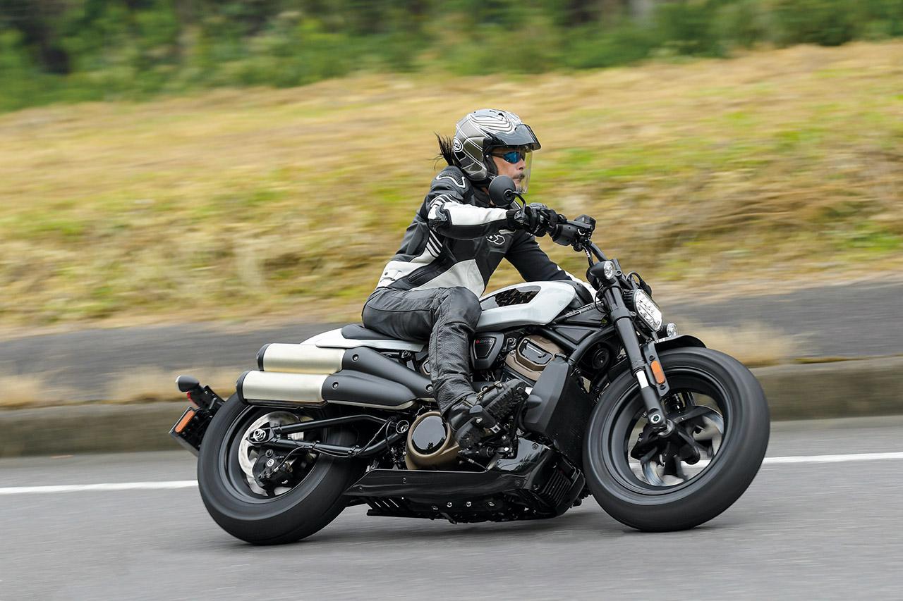 HARLEY-DAVIDSON ハーレー スポーツスター ８８３ IRON アイアン カスタム セッティング済み 車検付き 2014モデル 岡山発 水冷のDOHCエンジンを搭載 ハーレーダビッドソンが「スポーツスターS