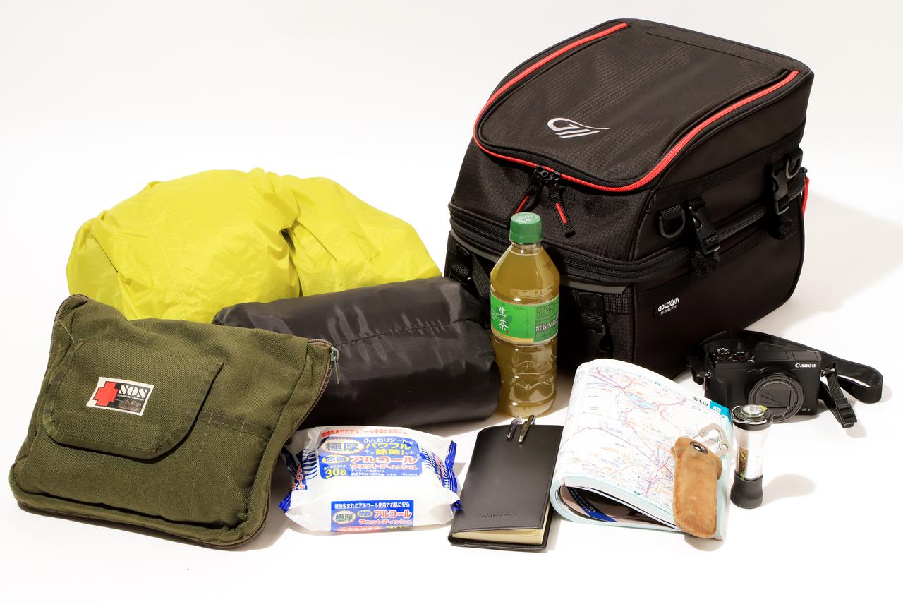 画像: 通常状態でホテルに泊まる1~2泊程度の装備が入りました。