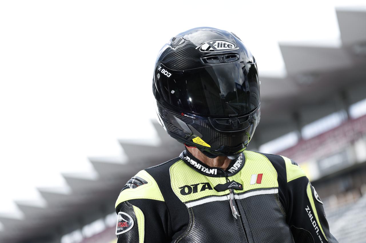 圧倒的なフィット性と空力特性を備えた、サーキット指向のフルフェイス