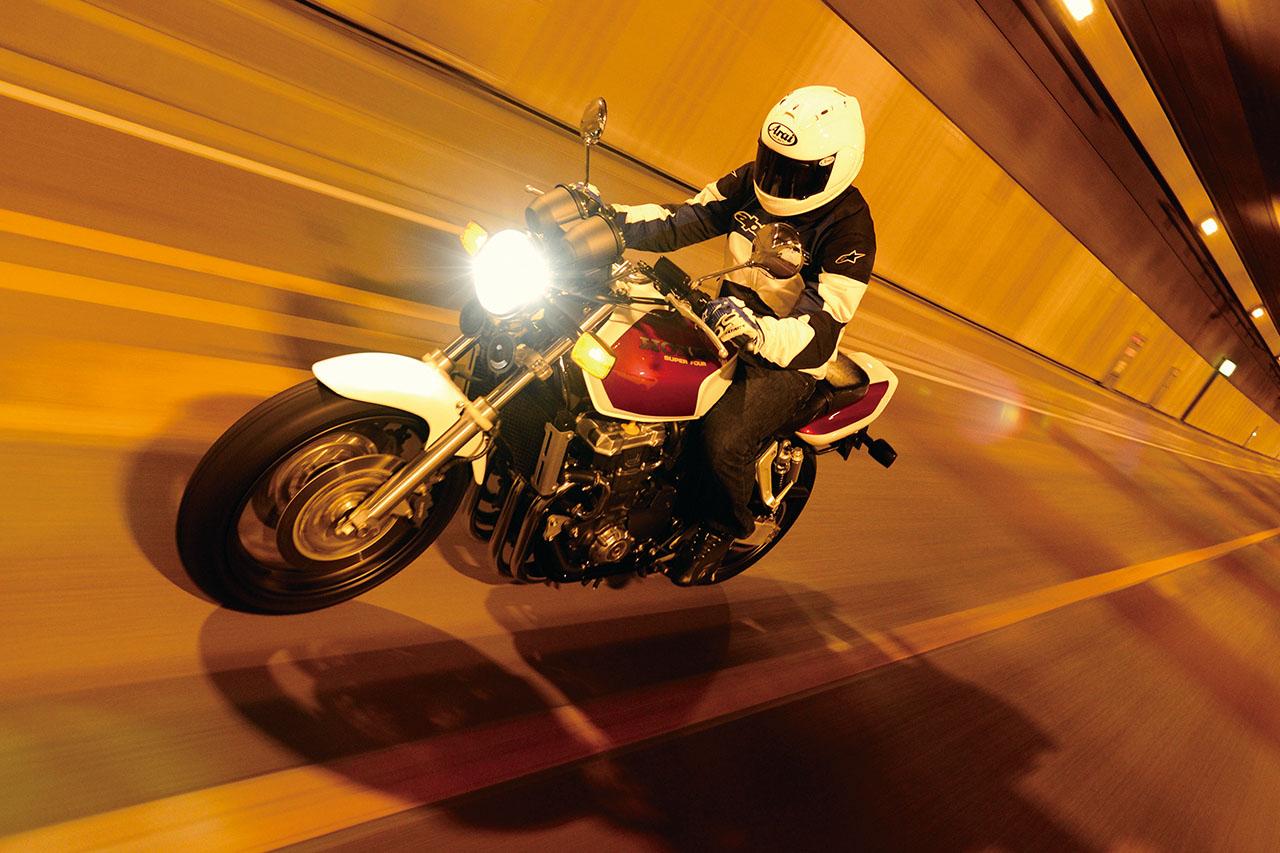 ホンダ「CB1000スーパーフォア」1992年｜威風堂々の迫力と重厚感