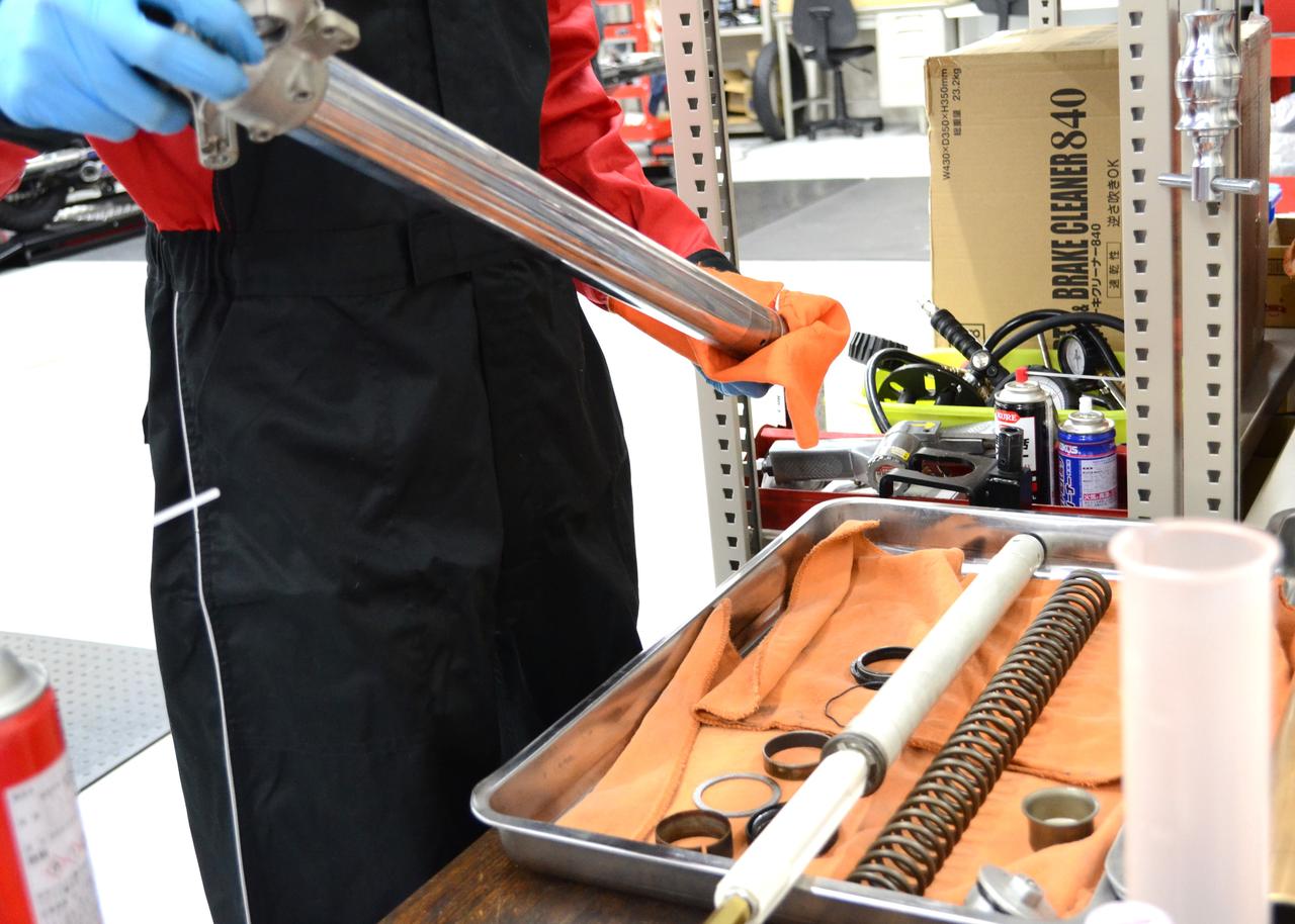 画像3: ▲バイク王での整備風景。