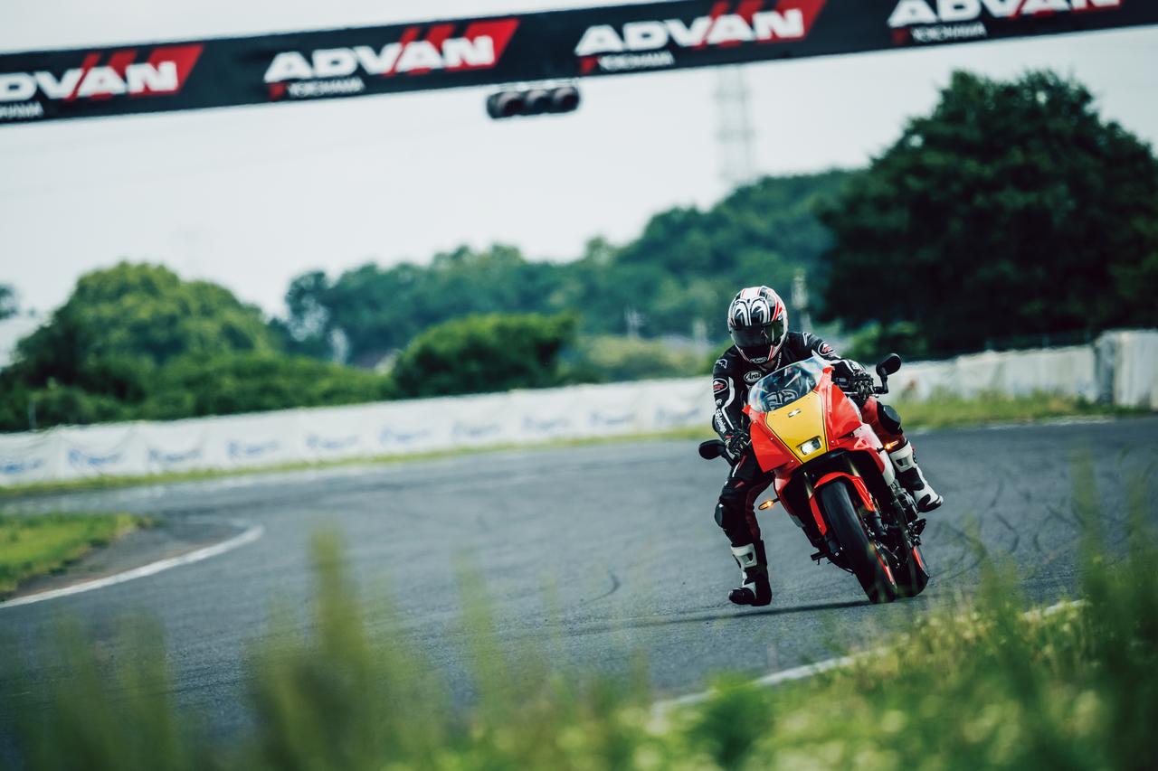 ヤマハ「XSR900 GP」サーキットインプレ｜ヤマハが選んだヘリテージが