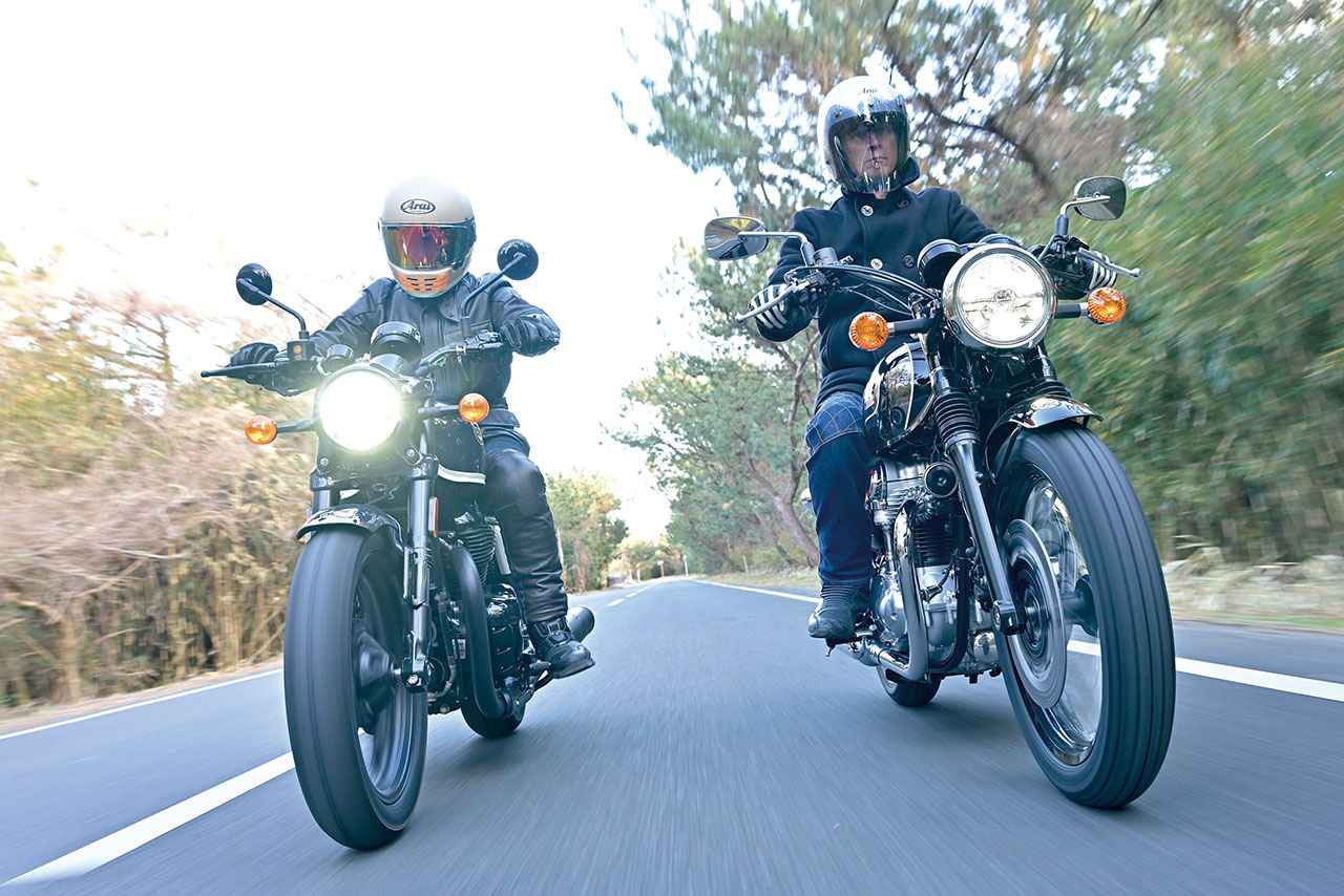 画像: 勢い止まらぬエンフィールド（左）とアガリバイク最右翼のメグロ（右）