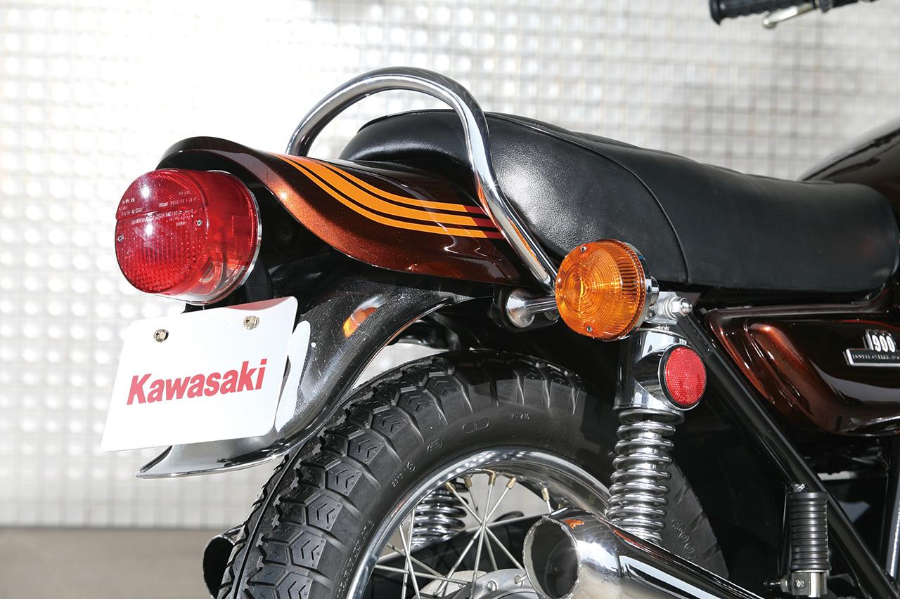 画像: 丸形テールランプが美しいリアビュー。長いテールカウルを装備したのは、開発当初リアフェンダーなしを想定したためだった。