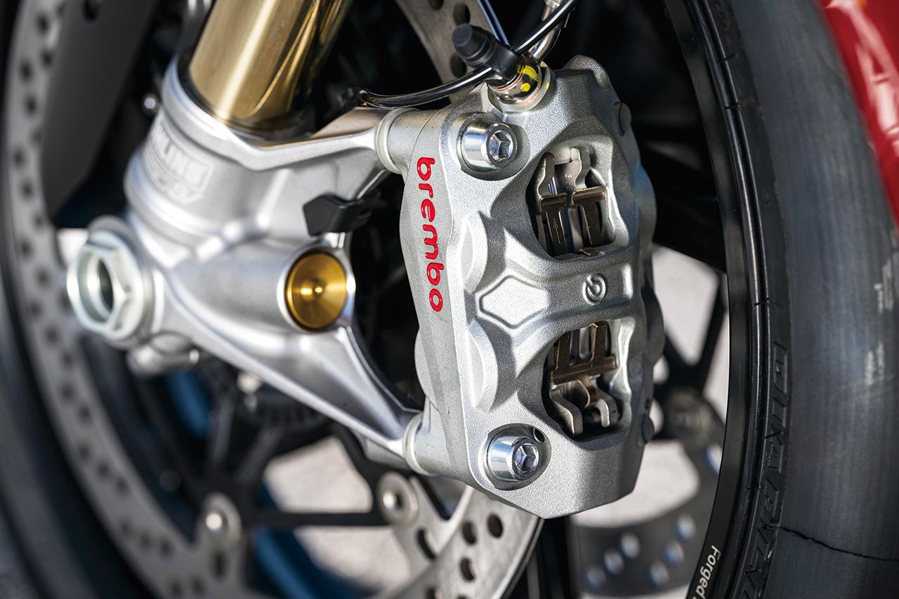 画像2: ドゥカティ「パニガーレV4S」でサーキットを激走! 月刊『オートバイ』編集長・ハチ黒のレーストラックアカデミー体験記