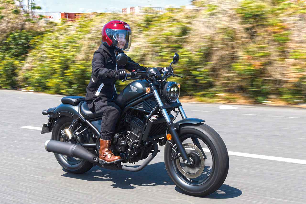 画像: 3月の東京モーターサイクルショーではブースの待機列に並んでまたがり体験をした、気になるバイクの1台であるレブル250 Eクラッチ。公道初走行中の独り言もバッチリ収録された(笑)webオートバイの動画もぜひご覧ください!