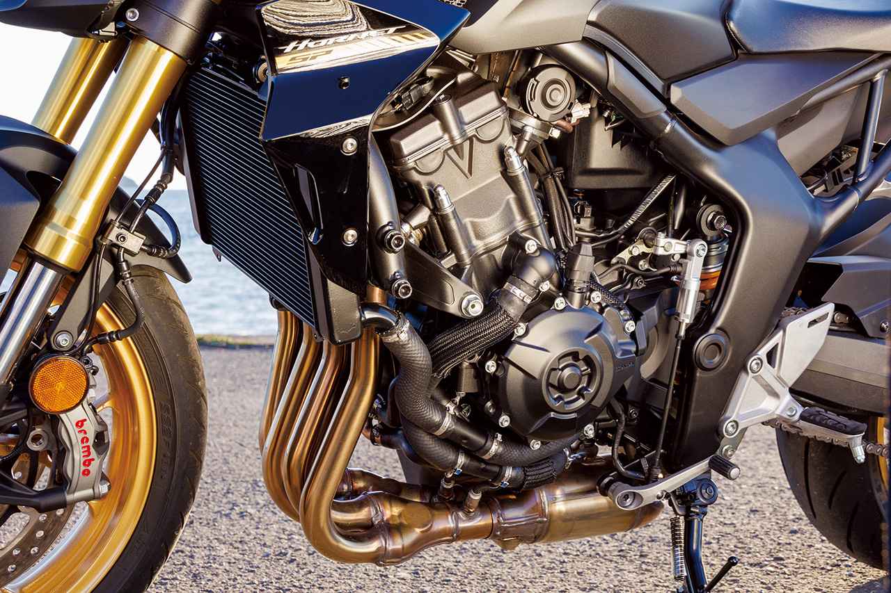 画像: CBR1000RR(SC77)の999cc4気筒エンジンを転用。SPは可変排気バルブをマフラー内部に備え、低回転域のトルク特性と高回転域の出力を向上させている。