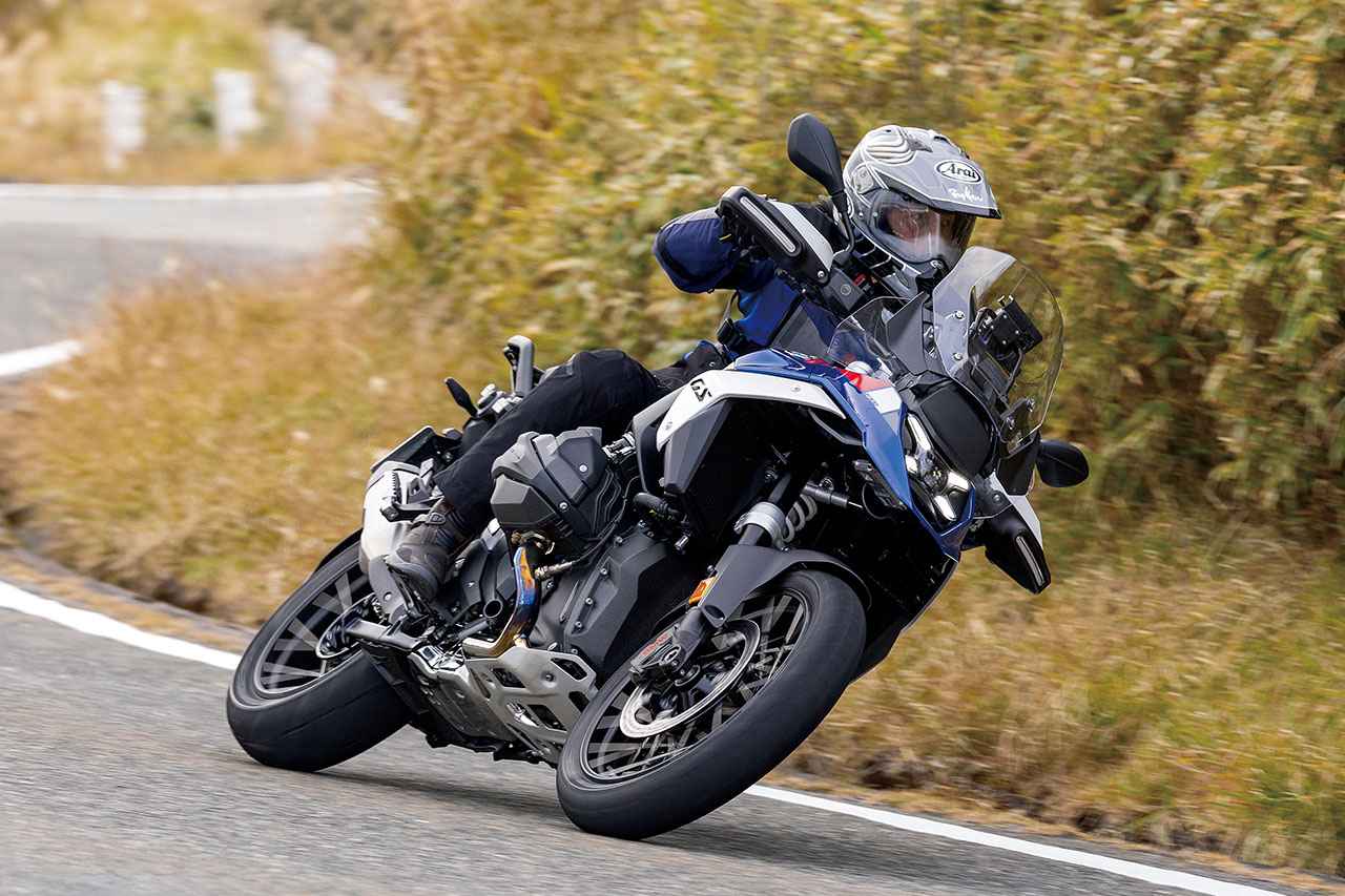 画像: BMW R1300GS 総排気量：1300cc エンジン形式：空水冷4ストDOHC4バルブ水平対向2気筒 シート高：850mm（GSスポーツは870mm、ツーリングは820-850mm） 車両重量：250kg 税込価格：285万円〜