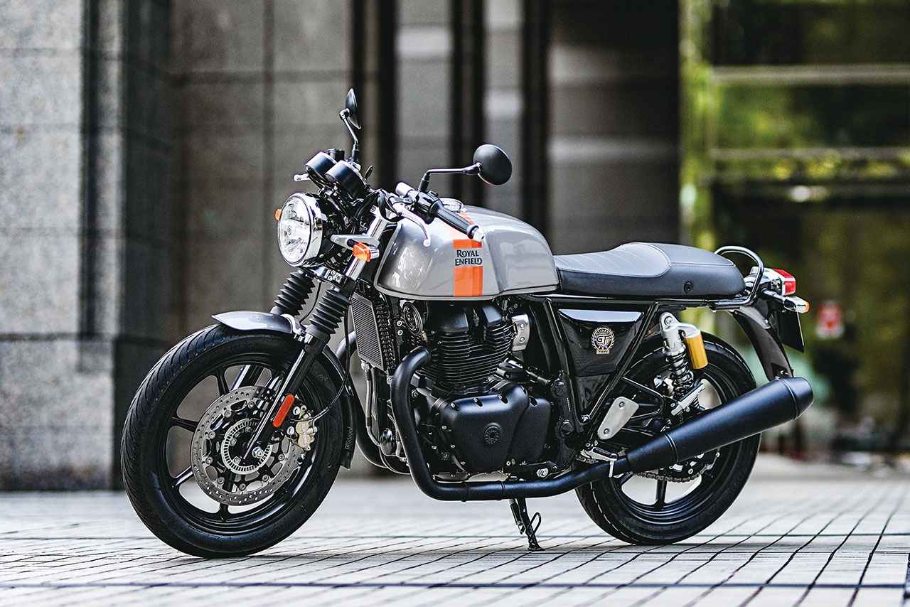 画像: ROYAL ENFIELD CONTINENTAL GT 650 総排気量：648cc エンジン形式：空冷4ストSOHC4バルブ並列2気筒 シート高：820mm 車両重量：212kg 税込価格：97万200円～102万5200円