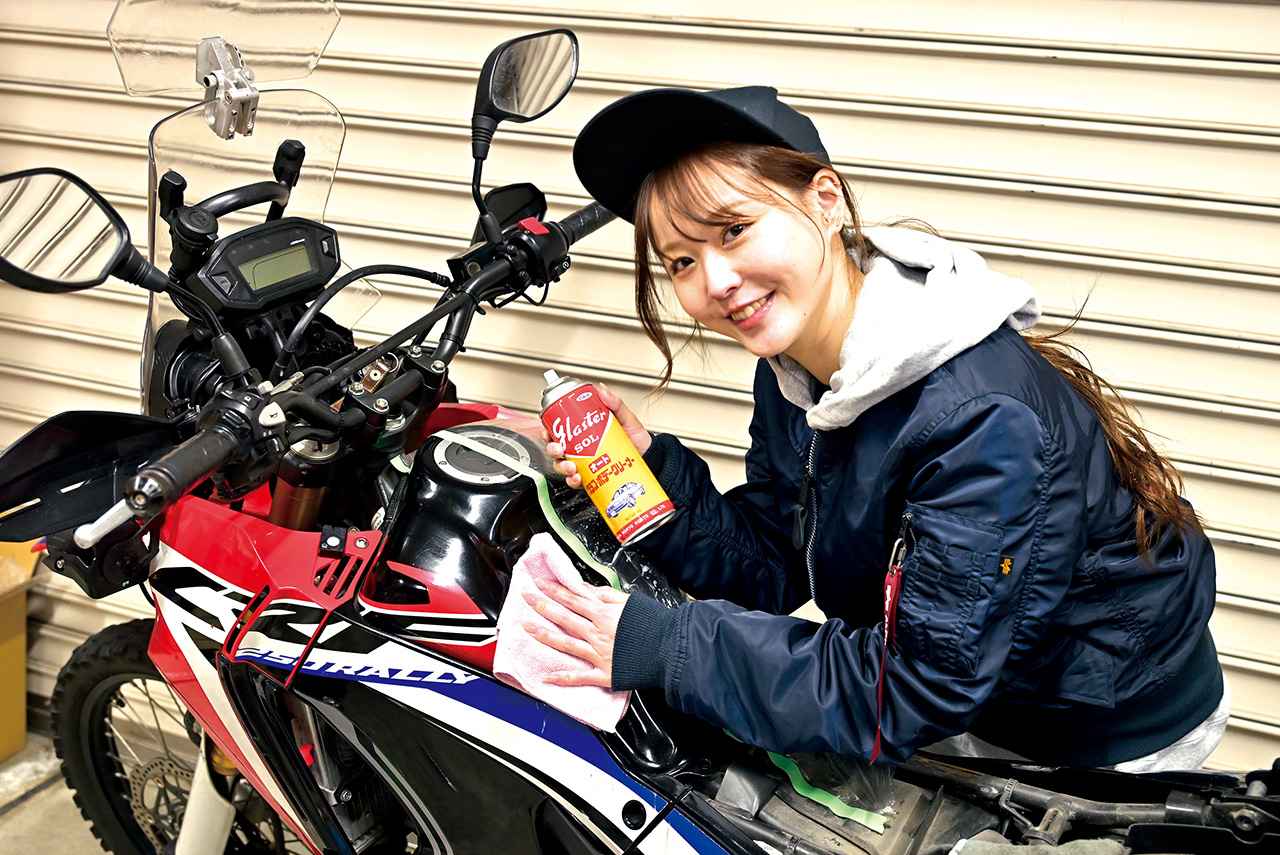 画像: 千べろならぬ千ピカ!昭和ケミカルに注目 エモいパッケージ&やさしい価格の昭和ケミカルだが、改めて使ってみるとしっかり汚れが落とせて、塗装面が光り輝いた!使い方も簡単なので初心者にオススメだ。