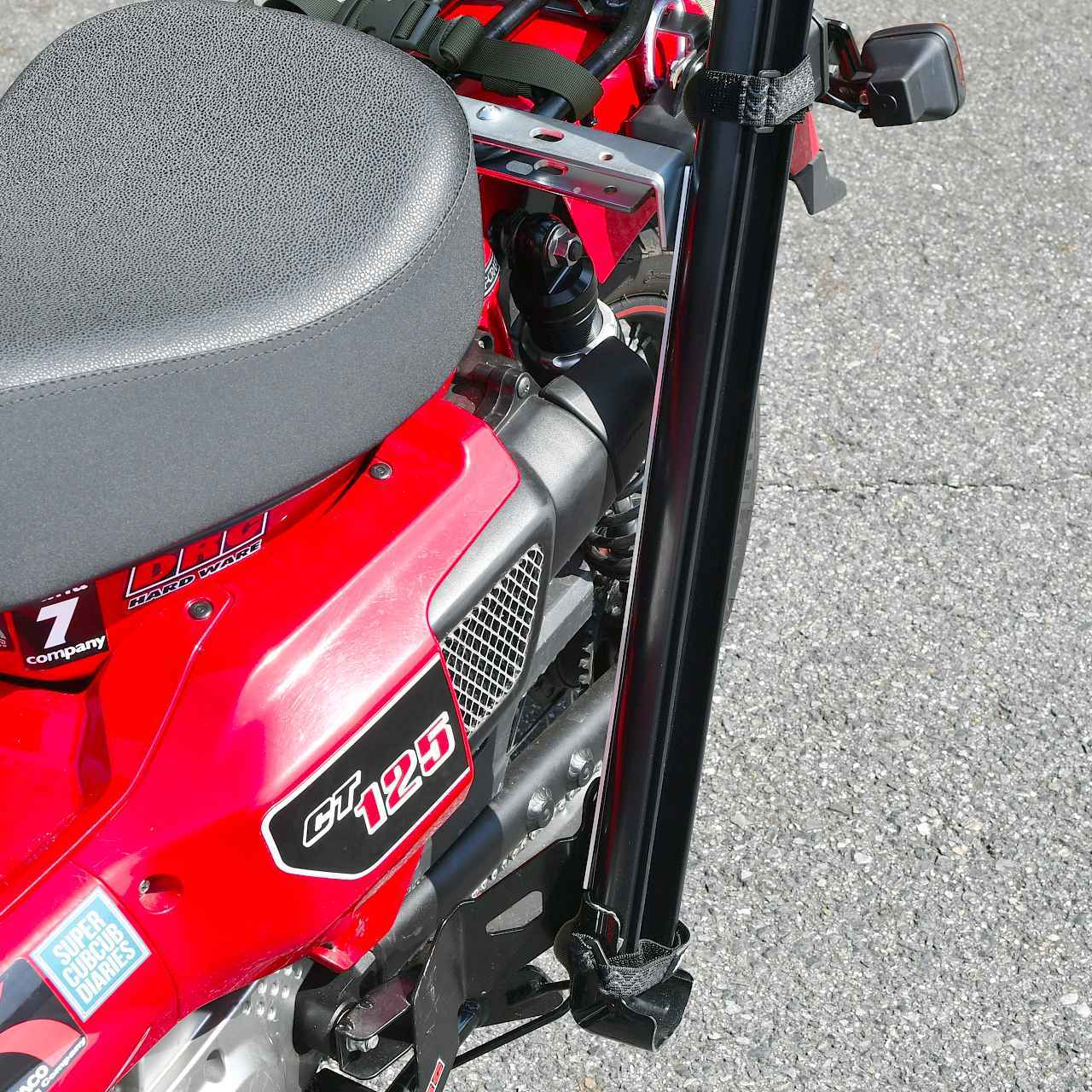 画像8: ロッド保持部を車体に装着するためにベースを作るよ