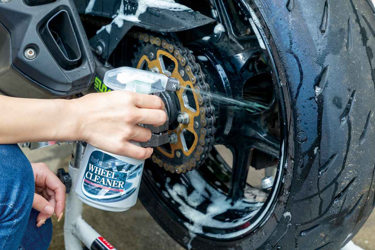 画像: 【使用レビュー】ホイールの洗車方法を解説｜シュアラスターの2製品を使えば洗浄＆コーティングができる！ - webオートバイ
