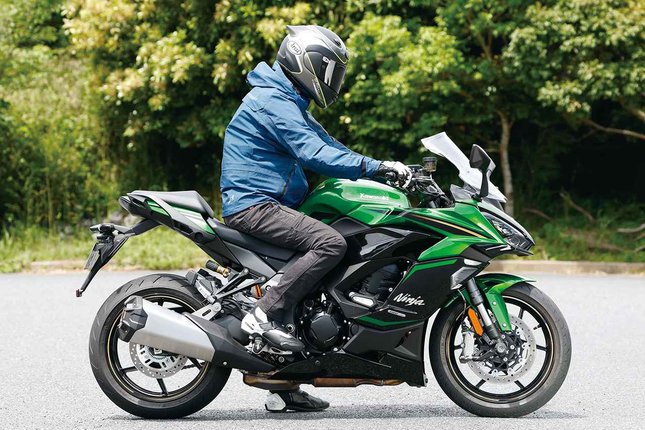 画像: カワサキ「Ninja1100SX SE」ライディングポジション・足つき性