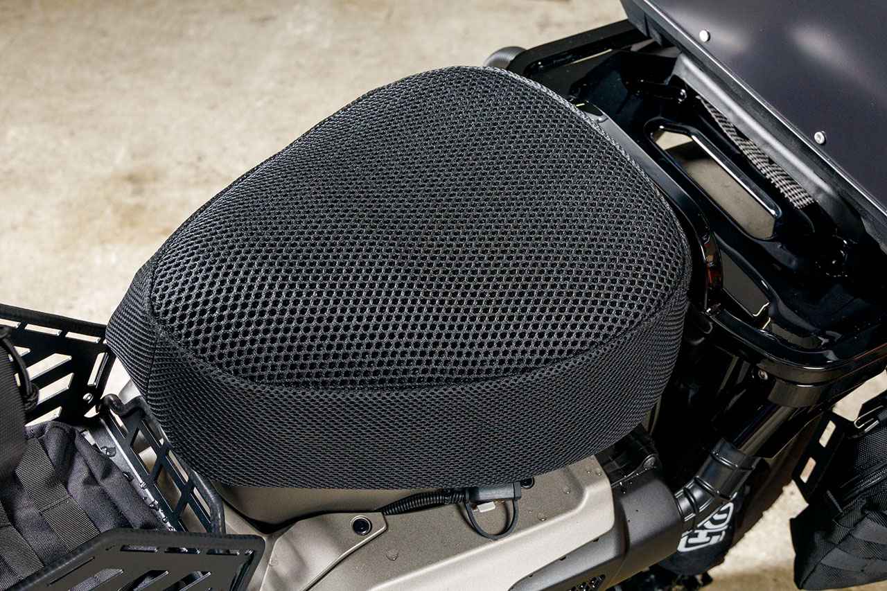 画像: 平嶋さんの愛車、CT125ハンターカブに汎用Sサイスを装着した状態。ピタリと合っていて、走行中にズレることもない。