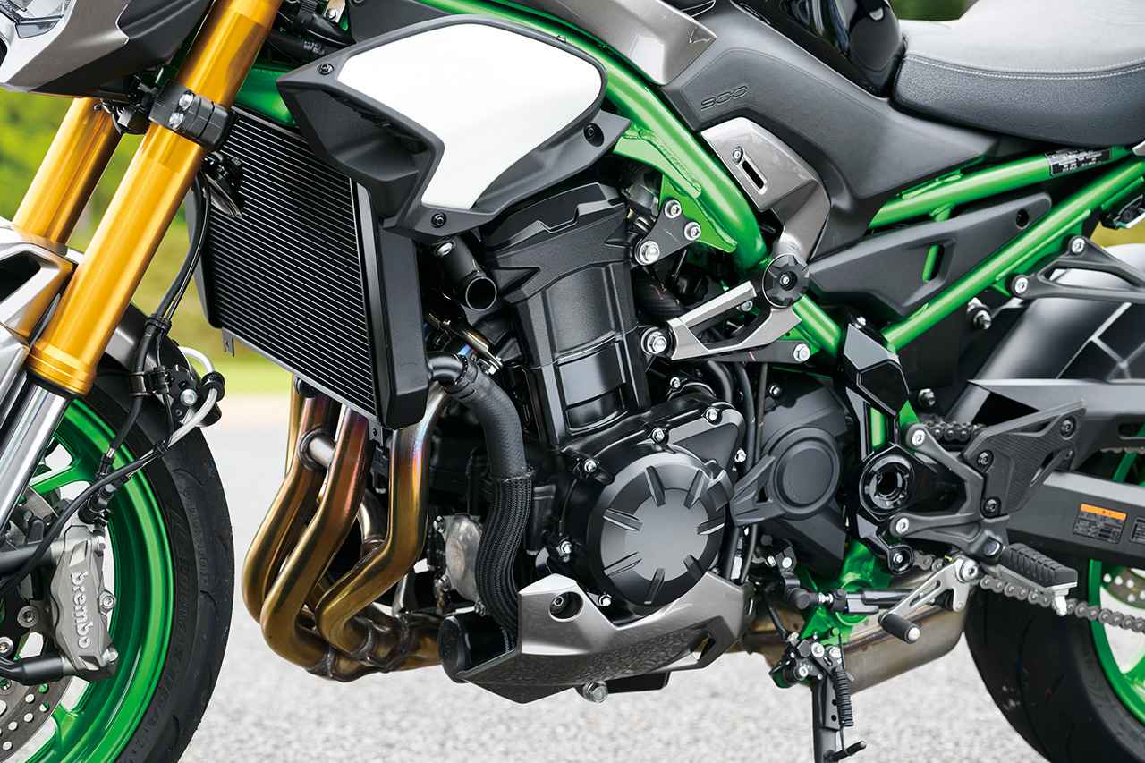 画像: 948ccの4気筒エンジンは、9500回転で124PSを発揮。ライディングモードはスポーツ、ロード、レイン、マニュアルの4種類が用意される。