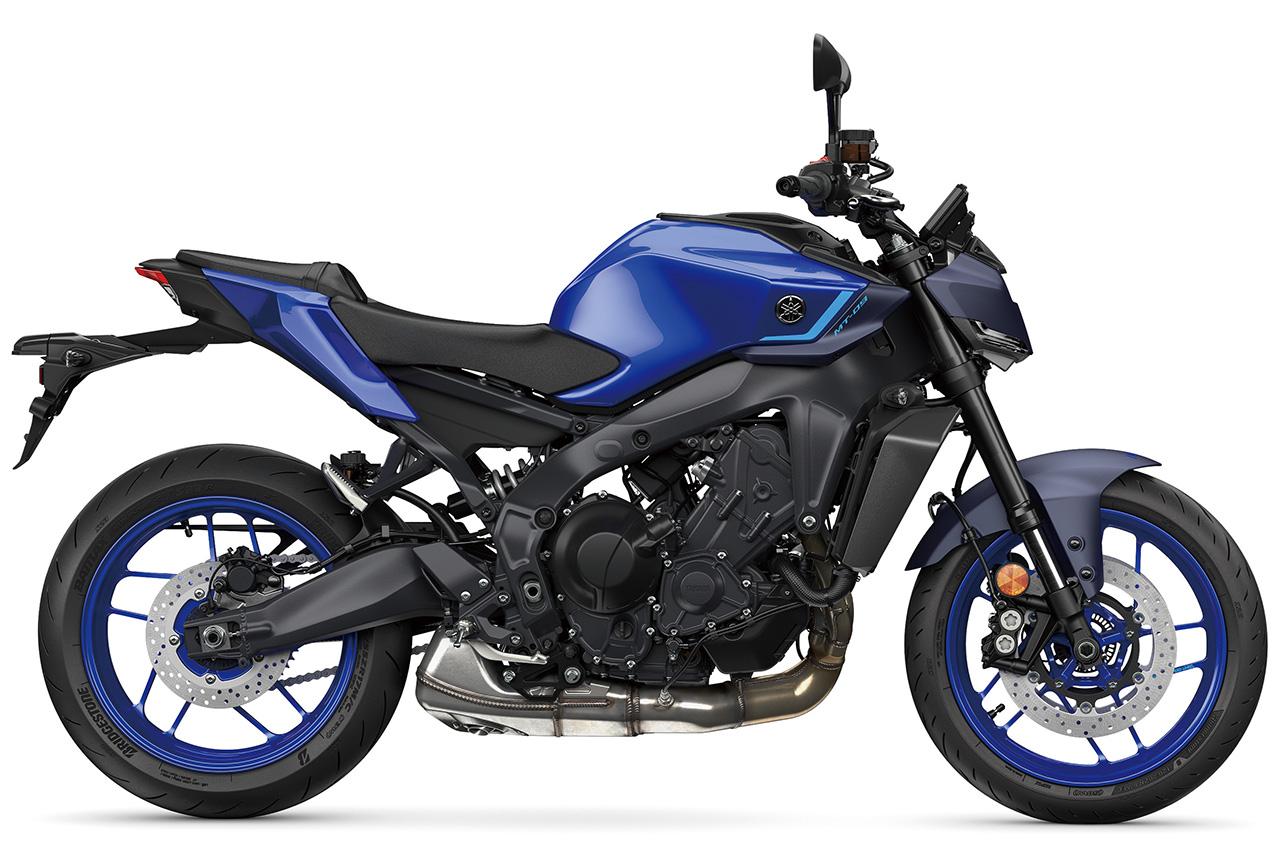 画像: YAMAHA MT-09/SP/Y-AMT ABS 2025年モデル 総排気量:888cc エンジン形式:水冷4ストDOHC4バルブ並列3気筒 シート高:825mm 車両重量:193kg 税込価格:125万4000円/144万1000円(SP)/136万4000円(Y-AMT) ※写真はスタンダードモデル