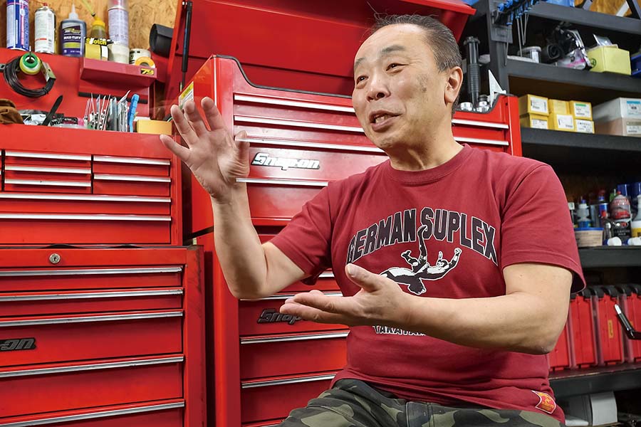 画像: ▲オオノスピードの大野康広さん。かつてカタナで参戦した草レースを改めて走ってみようとも考える一方、今回のパーツのようなカタナ環境を支えるものを次々開発･販売する。まだ20年やりたい、とも。