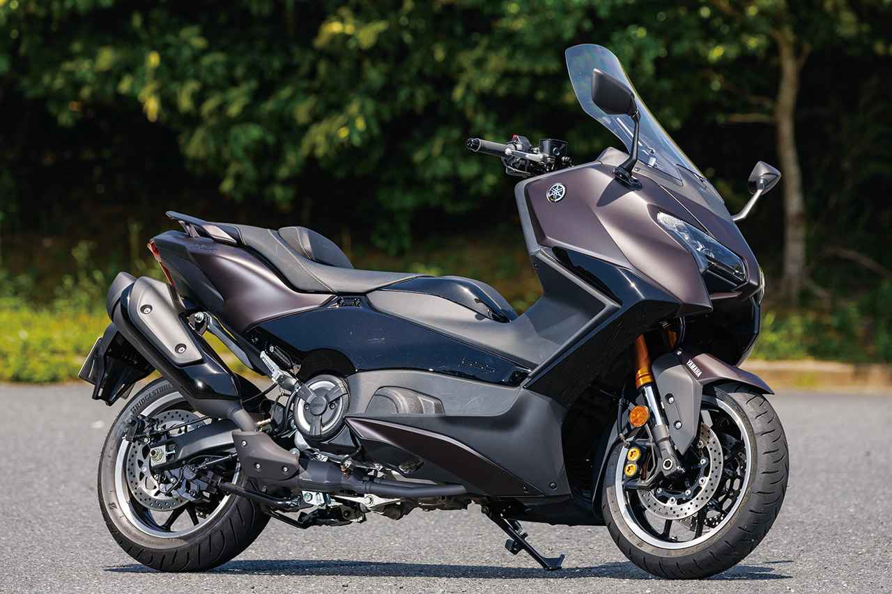 画像: YAMAHA TMAX560 TECH MAX ABS 総排気量:561cc エンジン形式:水冷4ストDOHC4バルブ並列2気筒 シート高:800mm 車両重量:221kg 発売日:2025年2月28日(金) 税込価格:164万4500円