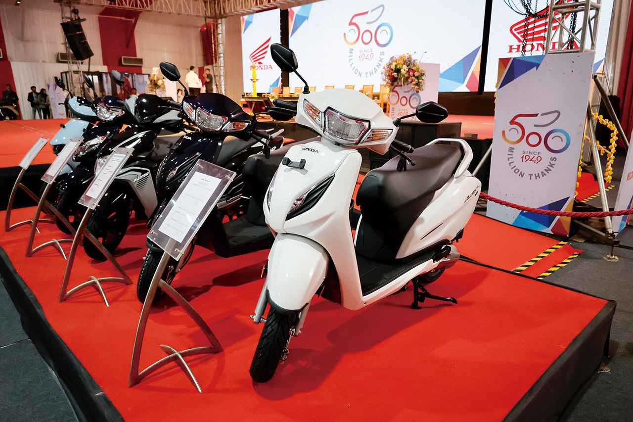 画像1: インドで最も愛されているスクーター「Activa」。HMSIの第四工場にある生産ラインでは1日辺り2600台を生産。これは20秒に1台に生産される計算になる。