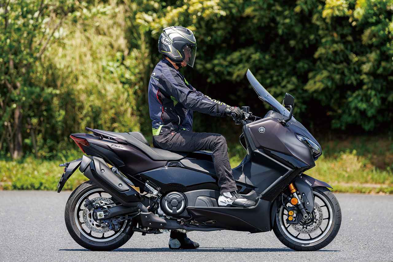 画像1: ヤマハ「TMAX560 TECH MAX ABS」ライディングポジション・足つき性