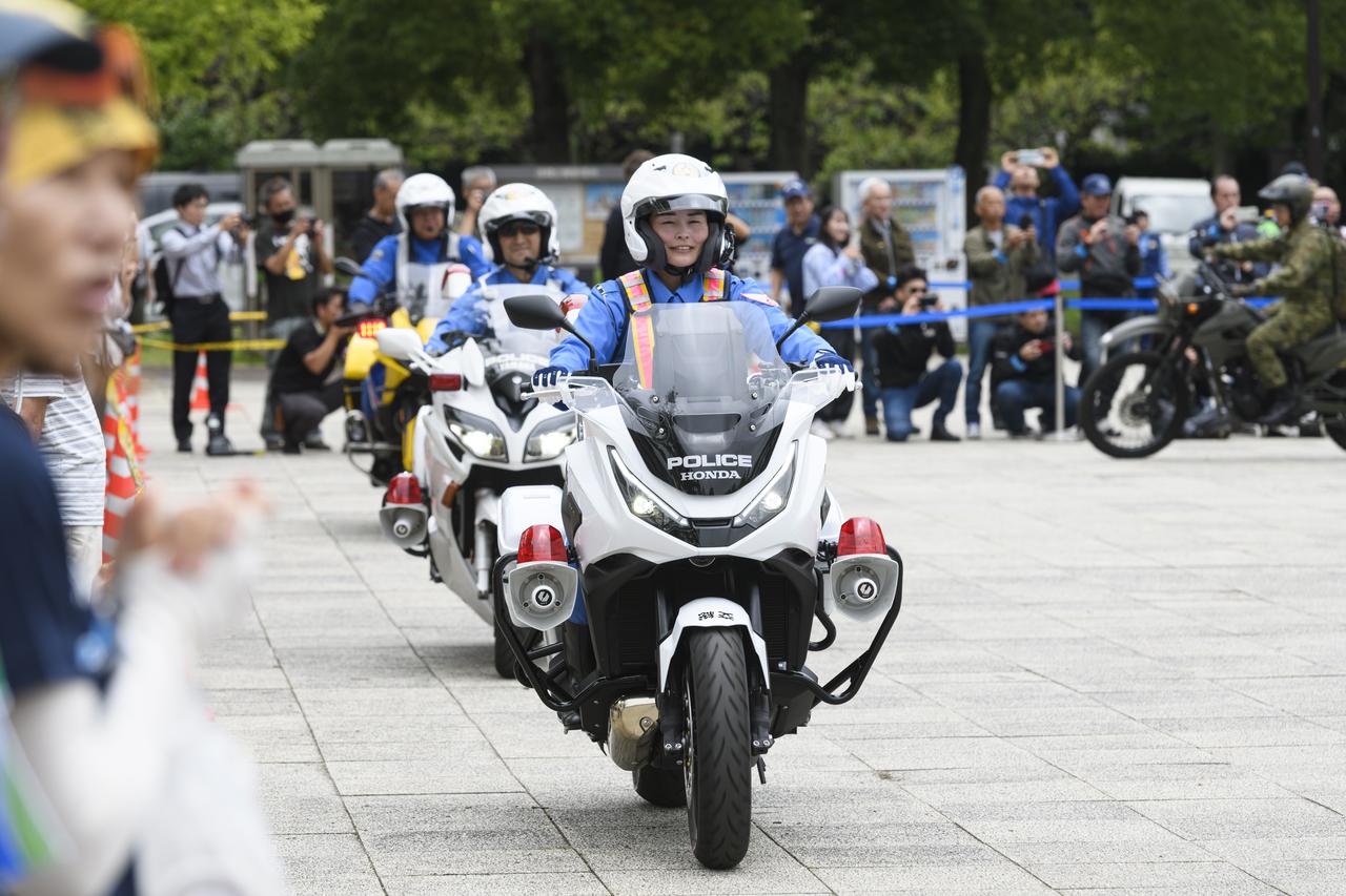 画像: 警視庁交通総務課・白バイ HONDA NT1100