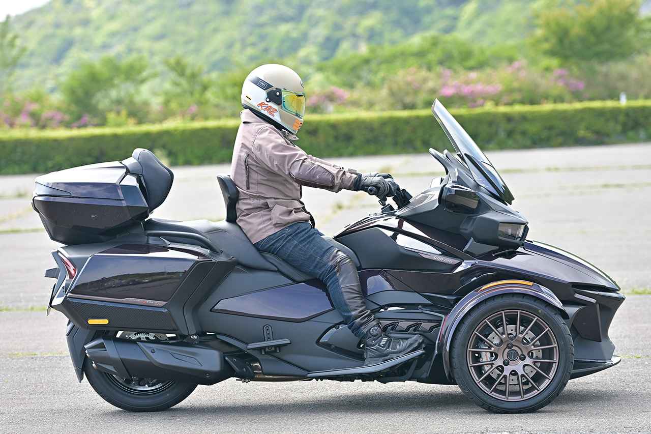 画像: カンナム「スパイダーRT SEA-TO-SKY」ライディングポジション・足つき性