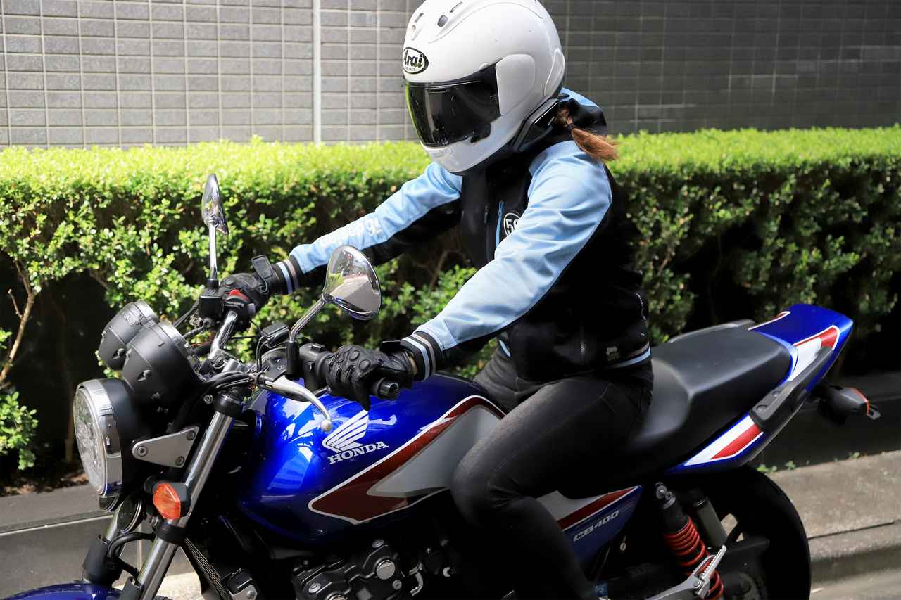 画像1: 暑いけど何とか我慢って、ん? なんかお尻が冷たいような……