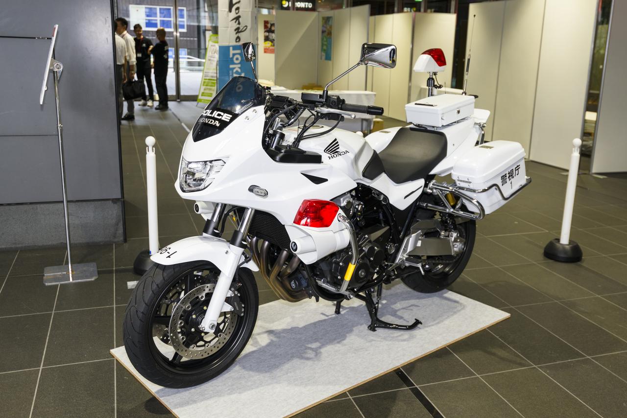 画像1: 場内では新車を展示、ステージイベントも盛りだくさん!