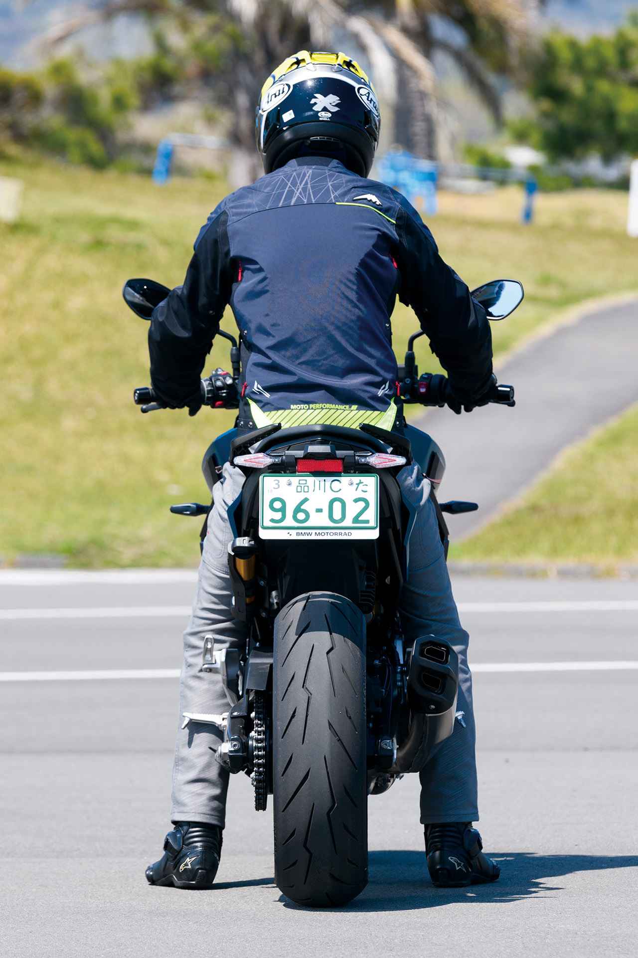 画像2: BMW「F900R」ライディングポジション・足つき性