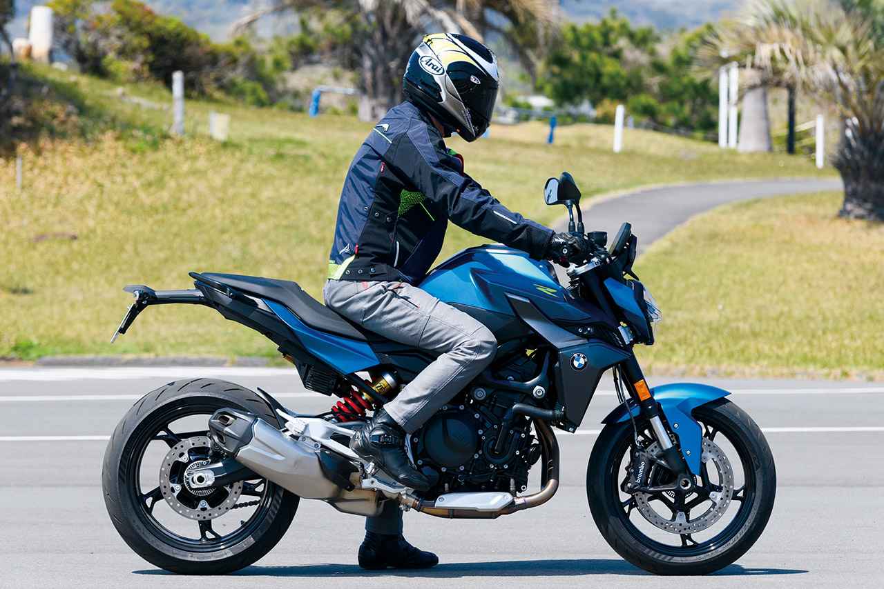 画像1: BMW「F900R」ライディングポジション・足つき性