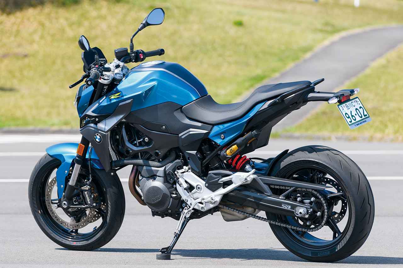 画像: 性能だけでなく、見た目にもアグレッシブなスタイリングを採用した車体。新ホイールの採用で従来モデルから約1.8kg軽量化された。