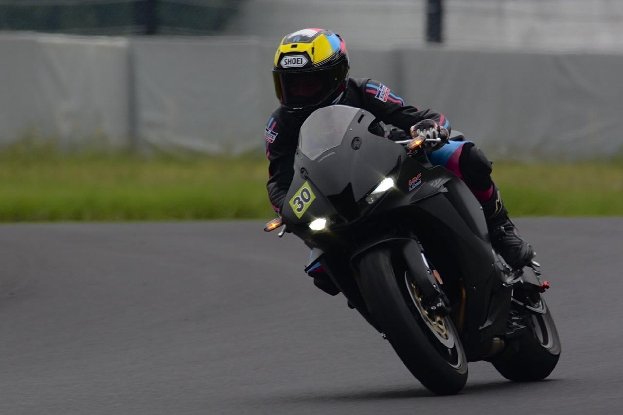 画像23: CBR600RRで鈴鹿サーキットを走る! バトラックスプロショップ走行会に参加しました【葉月美優のライディングレポート】