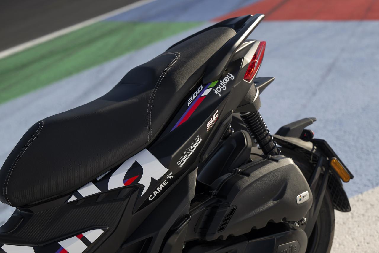 画像 : 23番目の画像 - 【写真23枚】アプリリア「SR GT 200 レプリカ」2025年モデル - webオートバイ