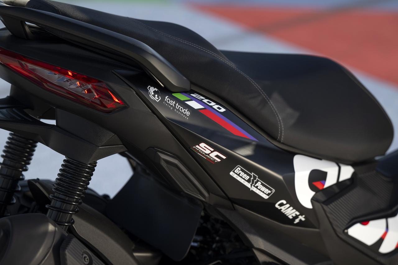 画像 : 13番目の画像 - 【写真23枚】アプリリア「SR GT 200 レプリカ」2025年モデル - webオートバイ