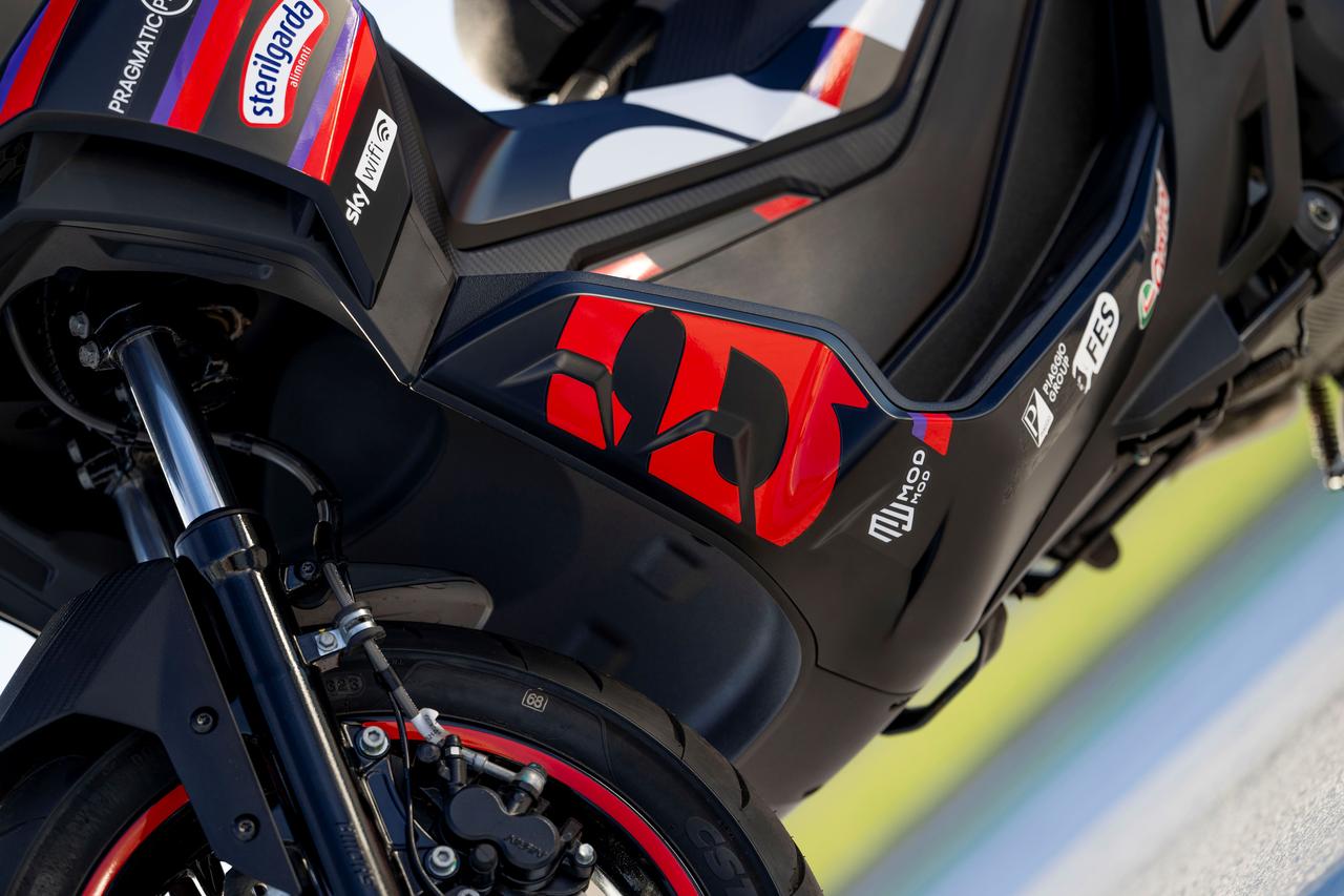 画像 : 18番目の画像 - 【写真23枚】アプリリア「SR GT 200 レプリカ」2025年モデル - webオートバイ