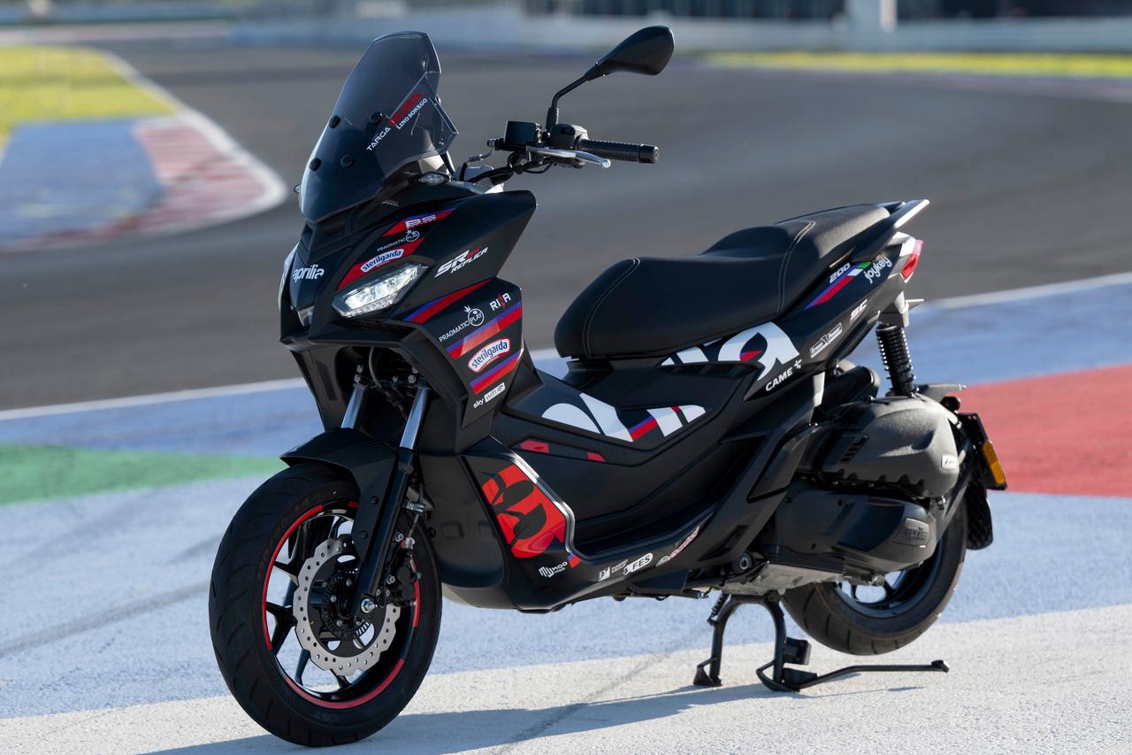 画像1: アプリリア「SR GT 200 レプリカ」2025年モデルの特徴