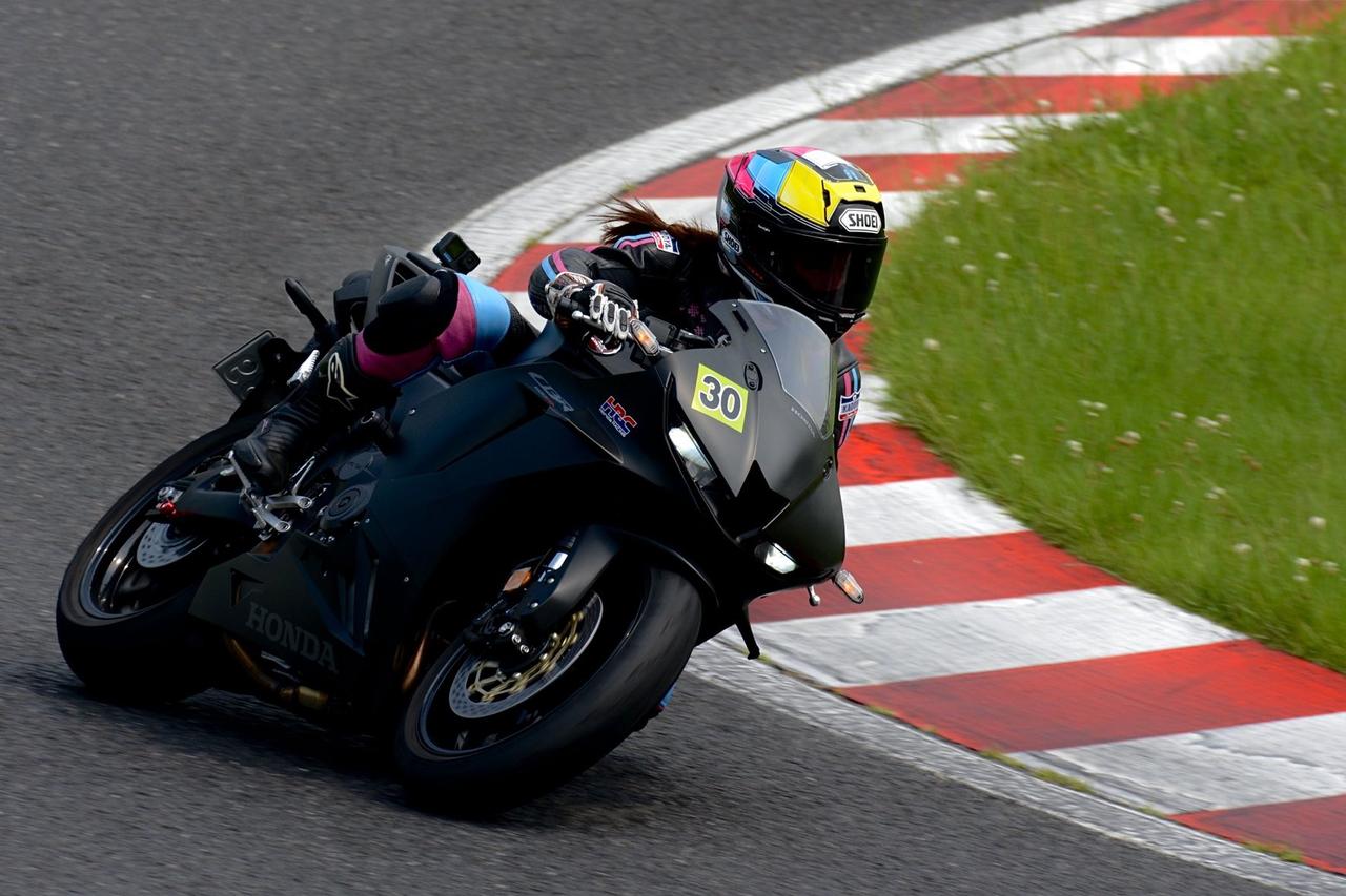 画像21: CBR600RRで鈴鹿サーキットを走る! バトラックスプロショップ走行会に参加しました【葉月美優のライディングレポート】
