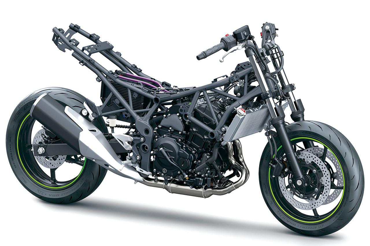 画像: 48Vバッテリーを搭載してハイブリッドシステムを駆動。車体はスリムだが、システムレイアウトの関係でホイールベースは長め。