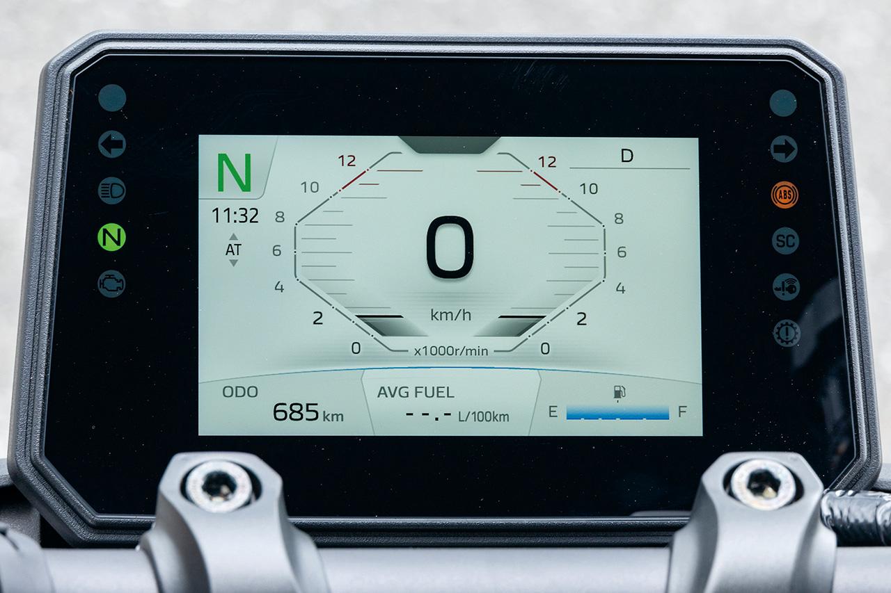 画像: こちらはATモード。スタンダードの「D」と、やや高回転寄りのシフトスケジュールを持つ「D+」の2種類が用意されている。