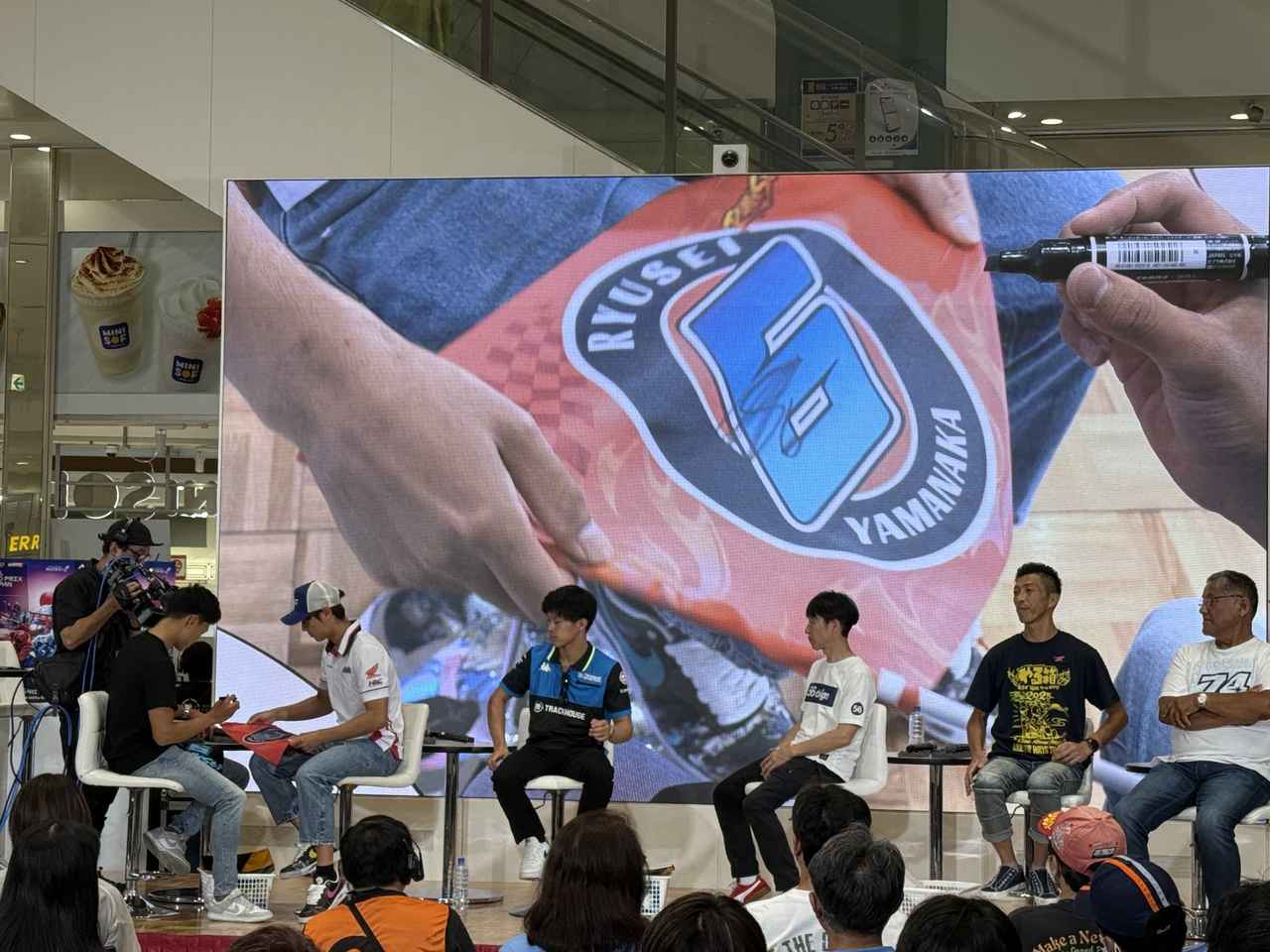 画像2: お題は「日本グランプリ」。国旗やトロフィーがあったのがヒントになり、大正解でした。