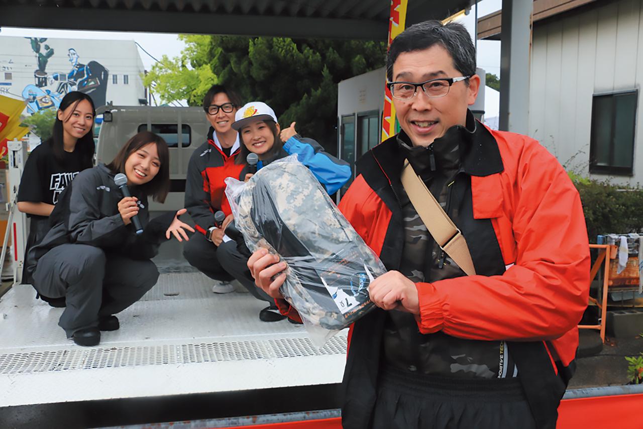 画像3: トークショーからの大プレゼント大会は「最近、納車した人」や「一番遠くから来た人」などにオリジナルブランド「ROM」の製品をプレゼント。その他にじゃんけん大会も開催され、最後の最後まで楽しめるようになっていた。
