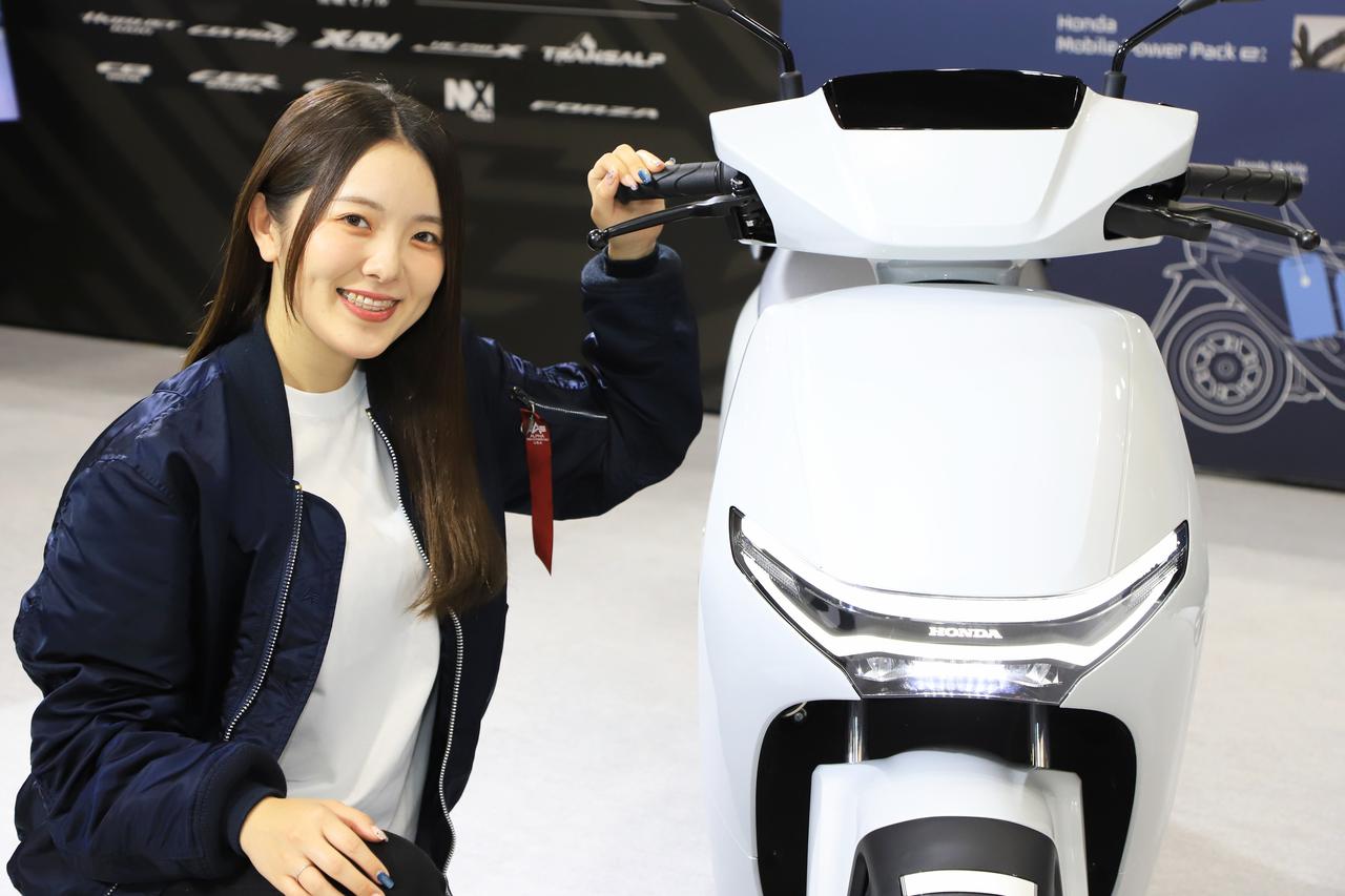 画像: ホンダ「CUV e:」の実車は想像以上に未来的だった！ せんちゃんが跨ってみました - webオートバイ