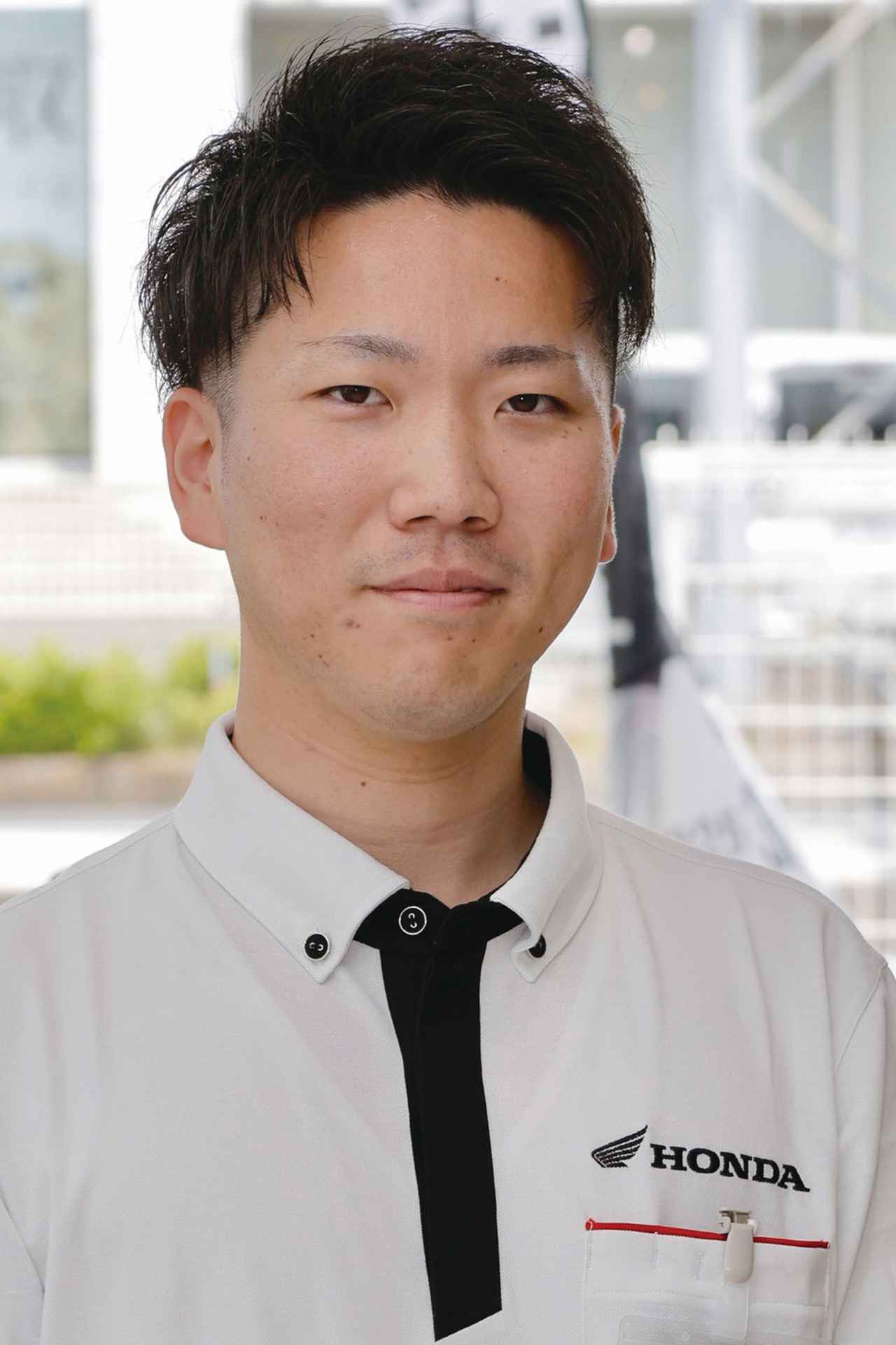 画像: 営業 吉田さん 「同じホンダでも四輪と二輪ではお客様の求められ方が違います。ブランドやモデルに興味を持ってらっしゃる方も多く、情報を収集して具体的な要望を持って来店される方も多いので、それに応えられるのは充実感があります」