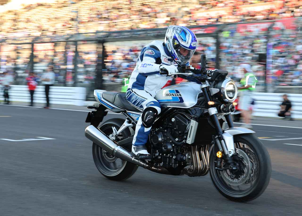 画像3: 特別なCB3台による夢のランデブー走行!