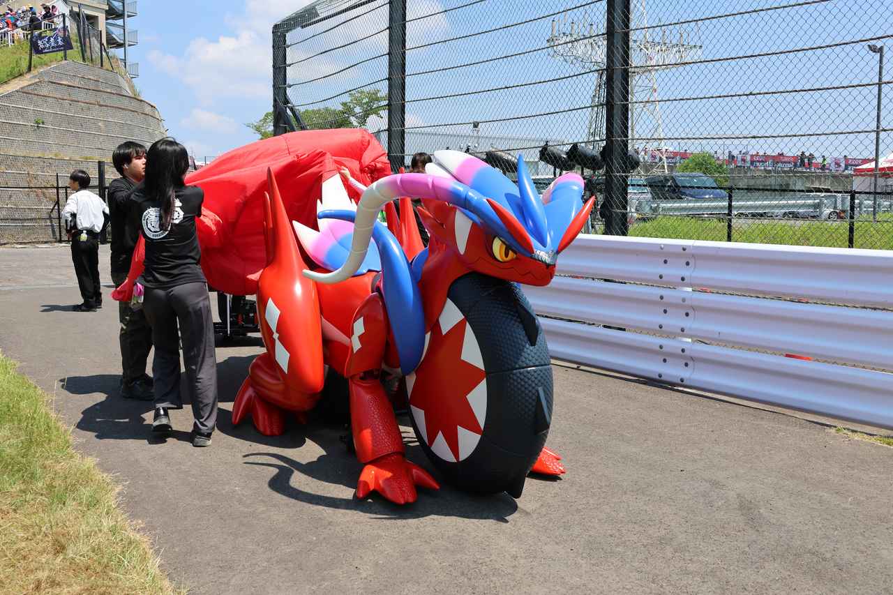 画像3: 【世界初走行!!】ホンダコライドンが鈴鹿8耐に降臨! 軽やかに鈴鹿サーキットをデモラン!