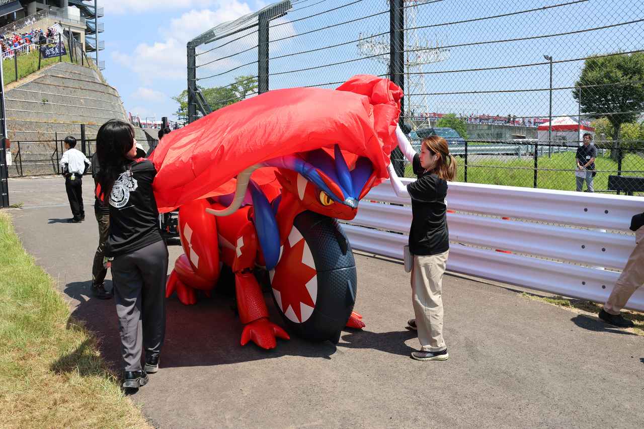 画像2: 【世界初走行!!】ホンダコライドンが鈴鹿8耐に降臨! 軽やかに鈴鹿サーキットをデモラン!