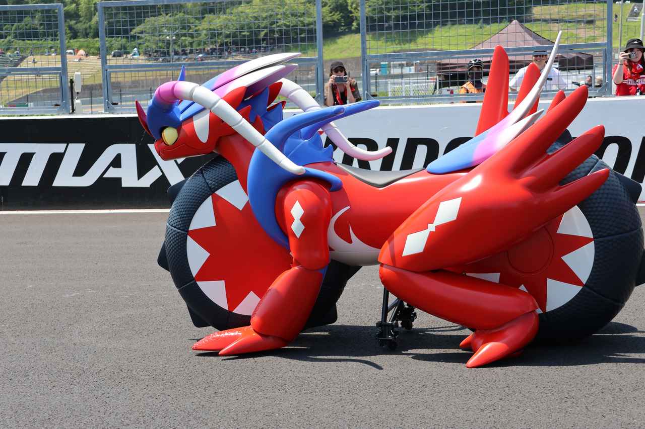 画像7: 【世界初走行!!】ホンダコライドンが鈴鹿8耐に降臨! 軽やかに鈴鹿サーキットをデモラン!