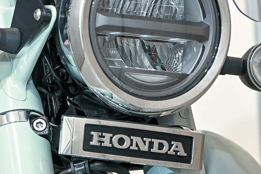 画像4: クラシカルな“C”の ロー＆ワイド感を よりデフォルメする／GB350C