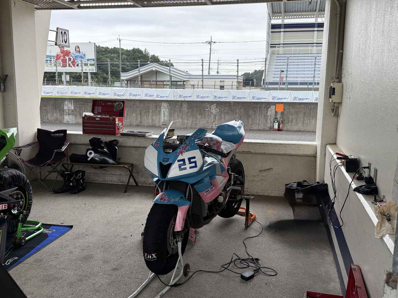画像3: CBR600RRレーサーでついに本格初走行! 筑波サーキットで開催されたKRT走行会に参加しました【葉月美優のライディングレポート】